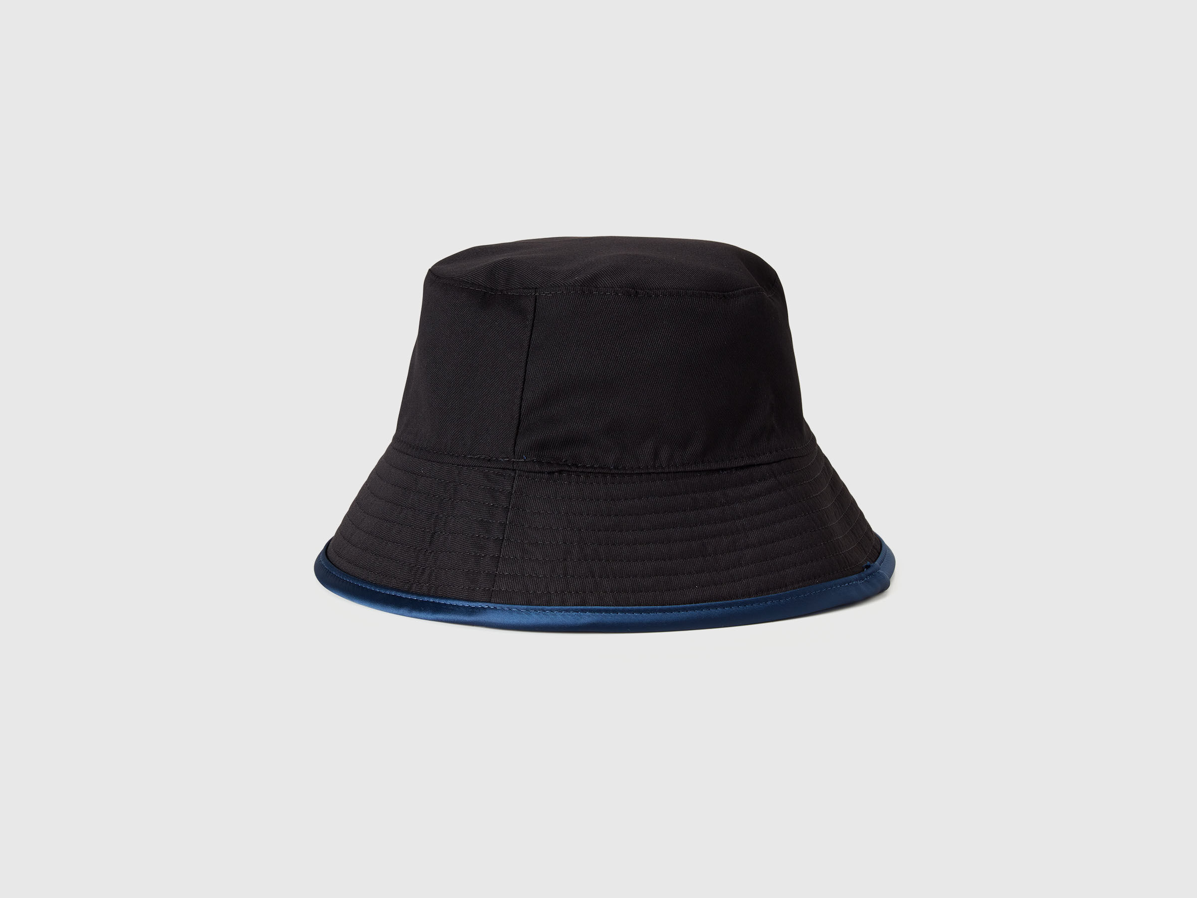 HAT Women image number 2